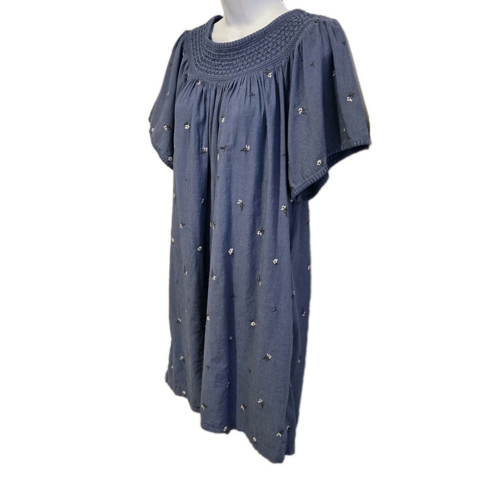 Old Navy Women's‎ Shift Dress Smocked Neckline Chambray Embroidered Floral Large - Picture 3 of 10